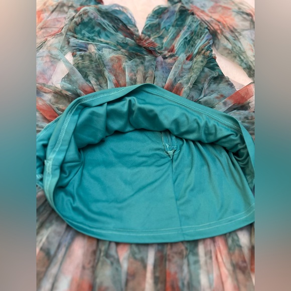 ✨ Rosevelvet Ruched Floral Mini Dress - Sheer Sleeves & Tiered Skirt - Picture 9 of 15